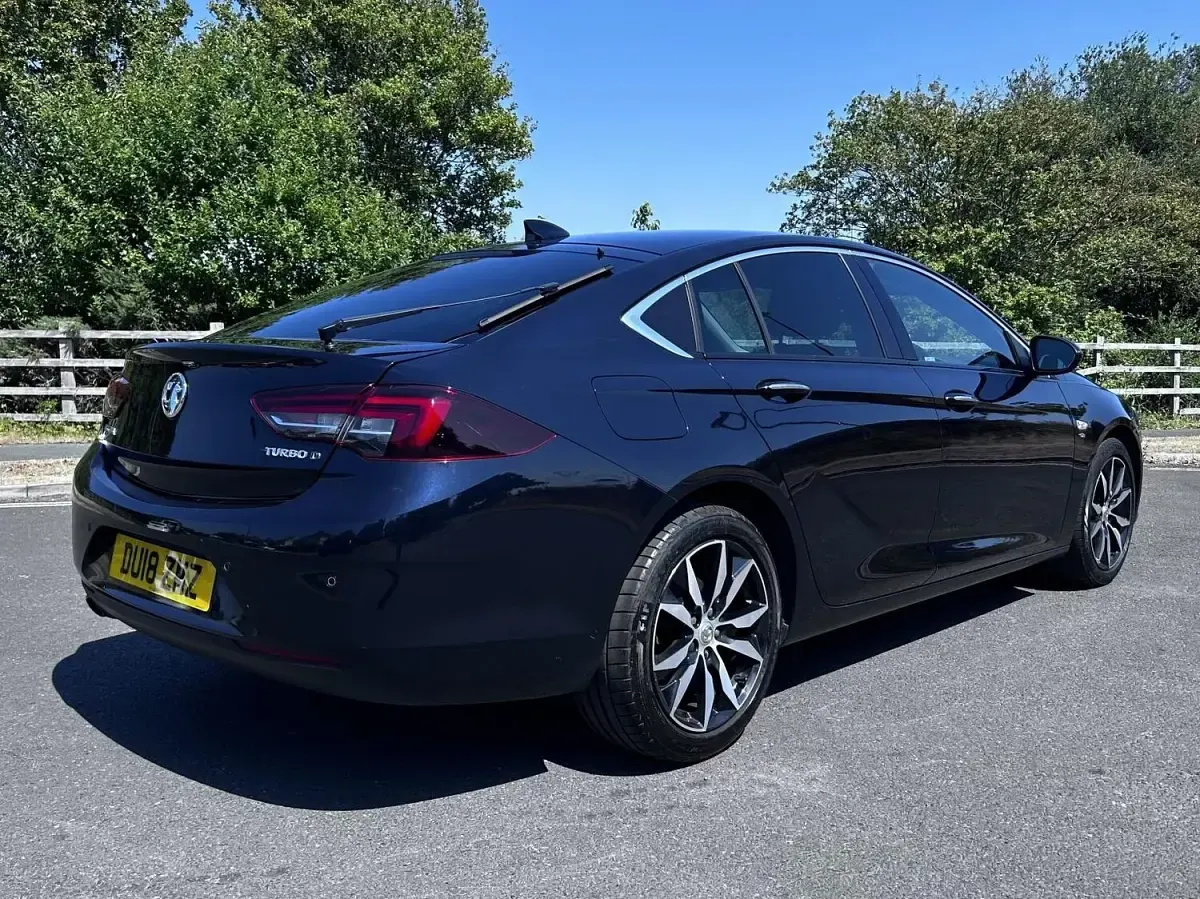 Used Vauxhall Insignia Elite 170 HP (125 kW) 2018 Blue Hatchback