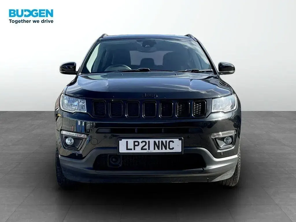 Usado Jeep Compass Night Eagle 140 CV (102 kW) 2021 Negro SUV