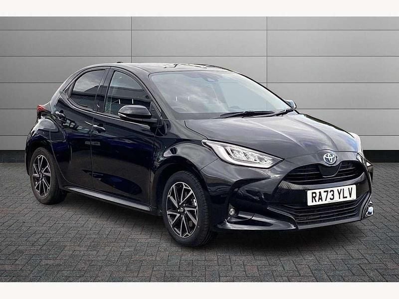 Black Used 2024 Toyota Yaris Hybrid Design Hatchback | £18,101 (Fair price) - Image 1/3