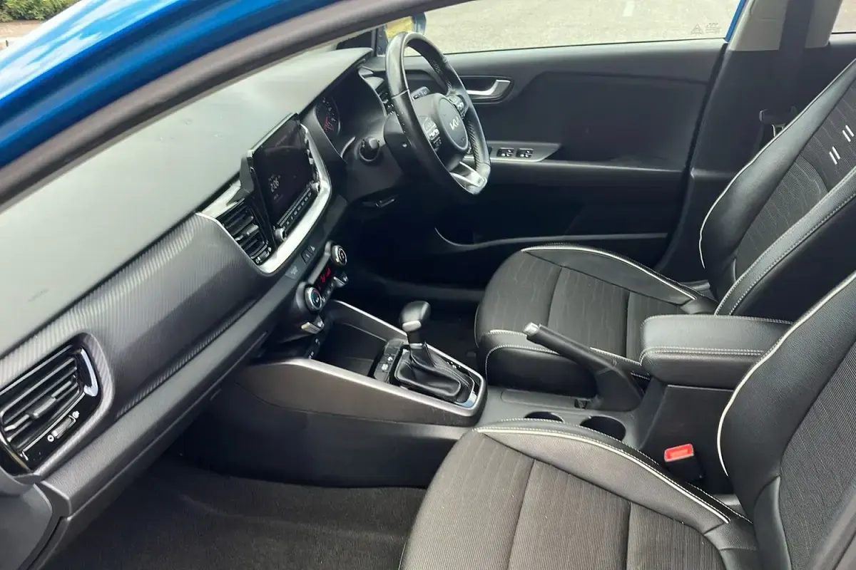 Used Kia Stonic GT-Line 118 HP (86 kW) 2023 Blue SUV