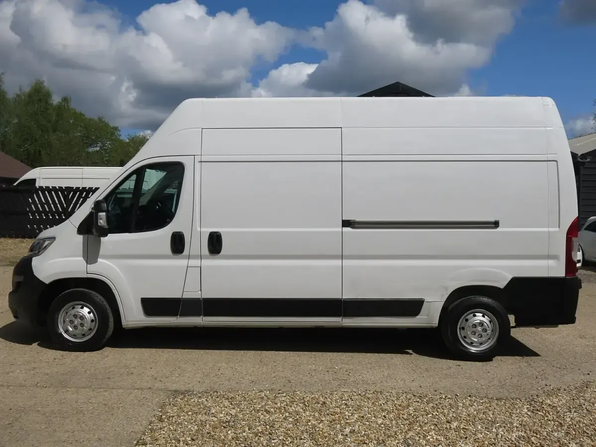 Used Citroën Relay 140 HP (102 kW) 2022 White Van