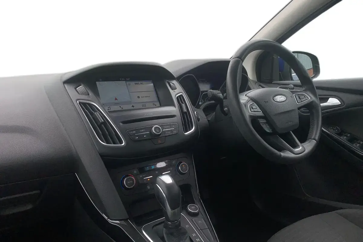 Used Ford Focus Titanium 125 HP (91 kW) 2017 Blue Hatchback