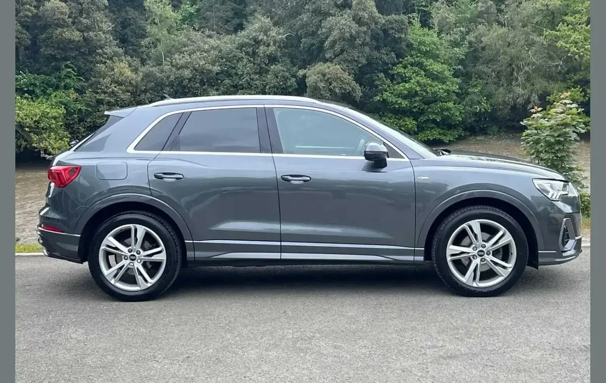 Używany Audi Q3 S-Line 150 KM (110 kW) 2022 Szary SUV