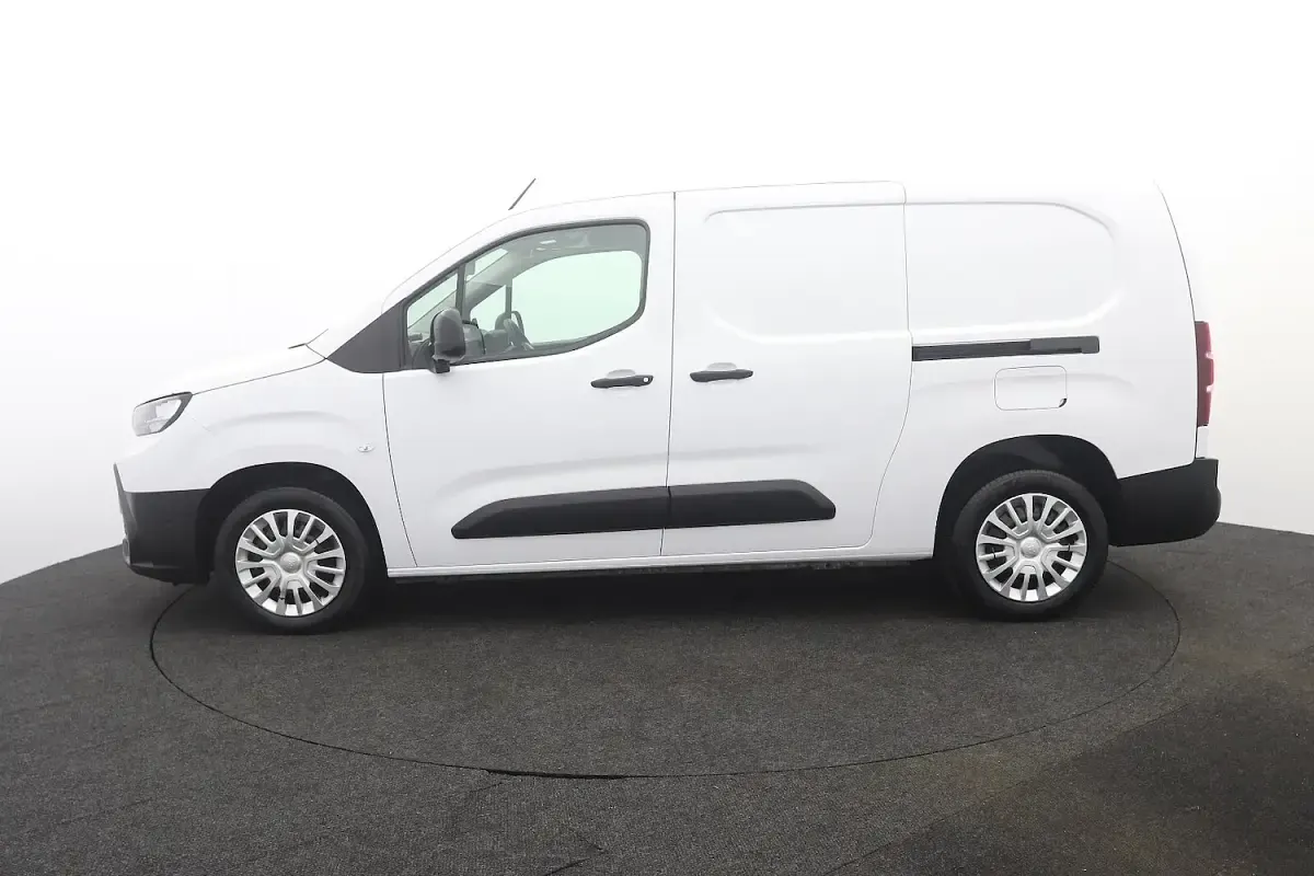 Used Toyota Proace 120 HP (88 kW) 2025 White MPV