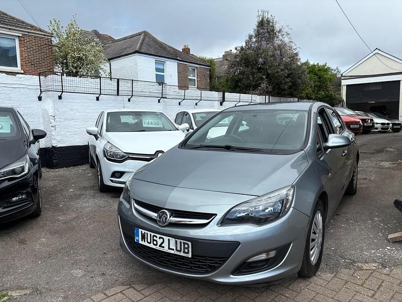 Second-hand Vauxhall Astra S 110 CP (80 kW) 2012 Argintiu Hatchback