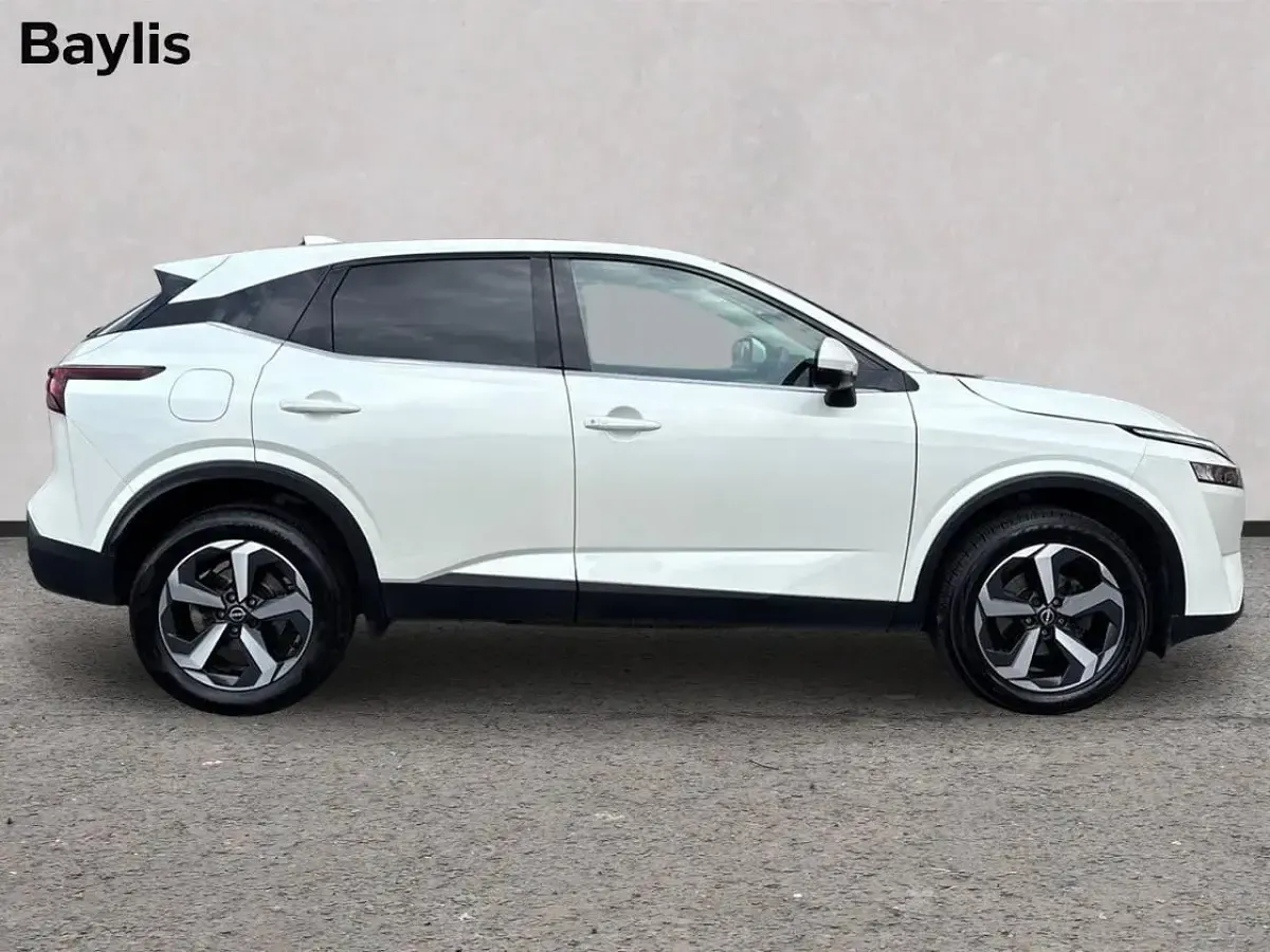 Used Nissan Qashqai N-Connecta 138 HP (101 kW) 2024 White SUV