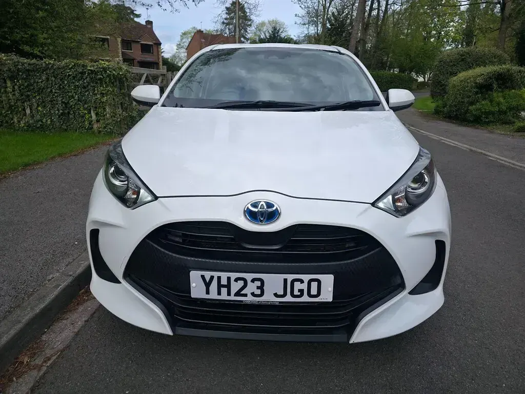 Używany Toyota Yaris 120 KM (88 kW) 2023 Biały Hatchback