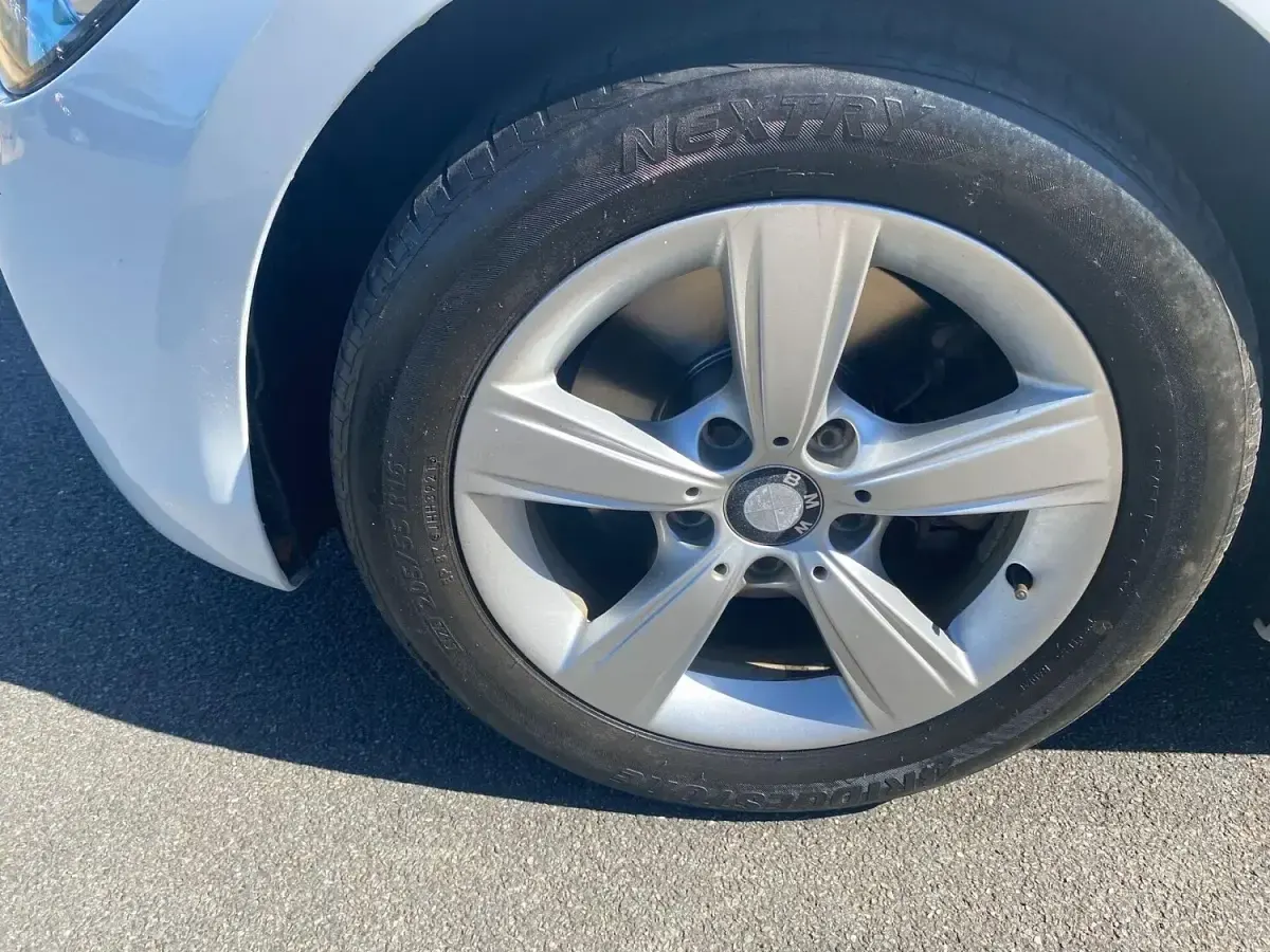 Used BMW 116 Sport Line 2015 White Hatchback