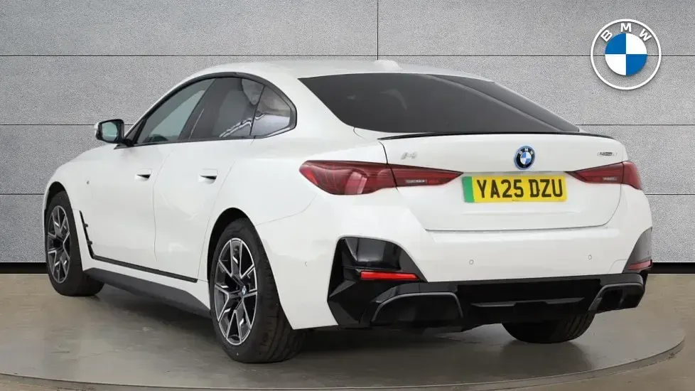 Usado BMW i4 M Sport 246 kW (335 CV) 2025 Blanco Berlina