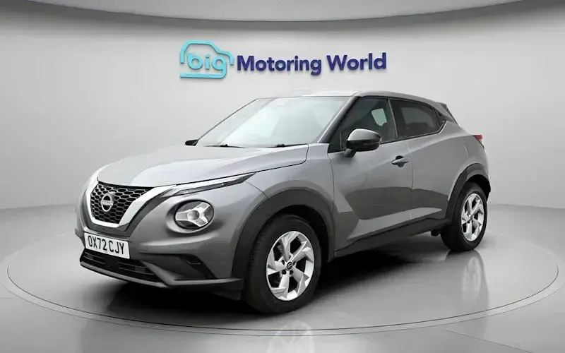 Usado Nissan Juke N-Connecta 114 HP (83 kW) 2023 Cinzento SUV