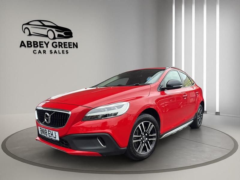 Red Used 2018 Volvo V40 Plus Hatchback | £5,595 (Good price) - Image 1/4