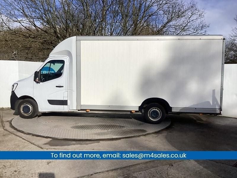Used Renault Master Business 145 HP (106 kW) 2024 White MPV