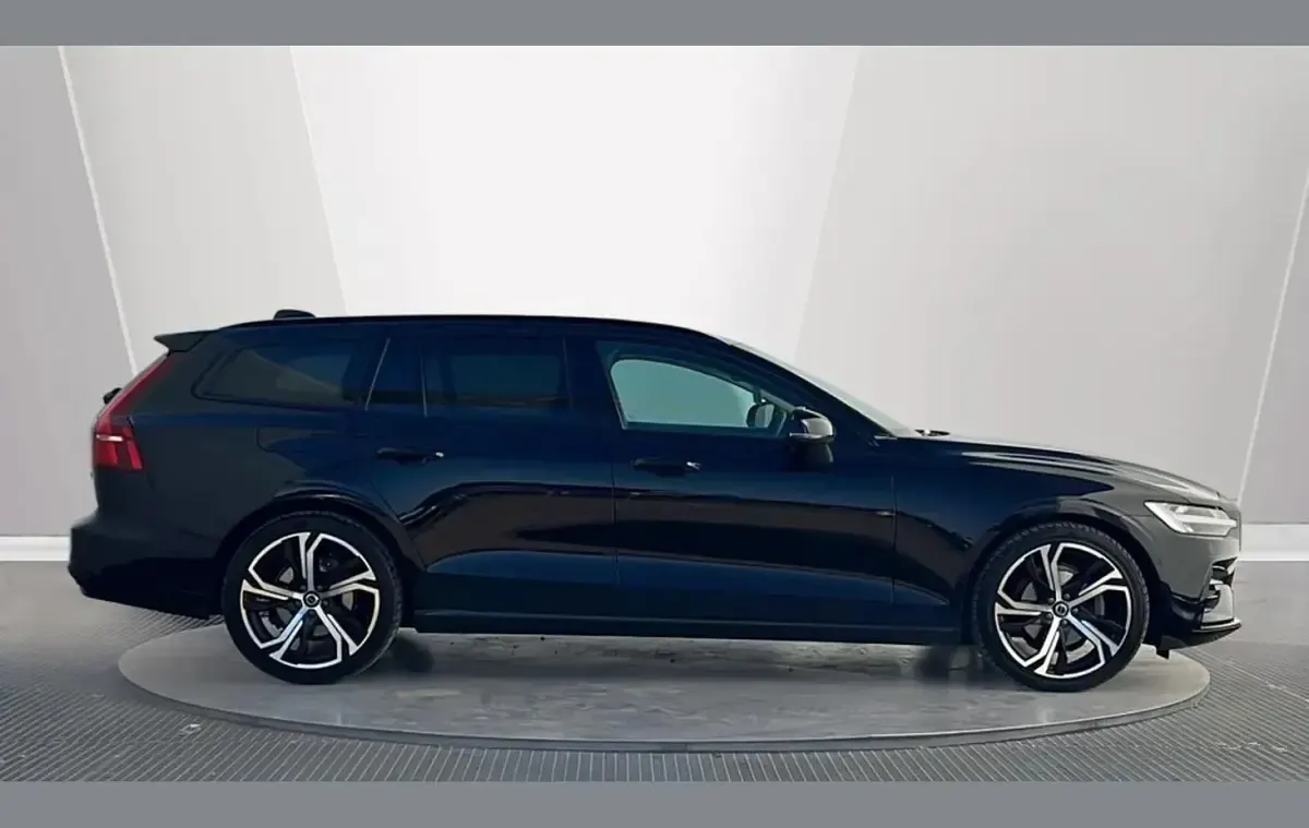 Used Volvo V60 Ultra 194 HP (142 kW) 2025 Black Estate