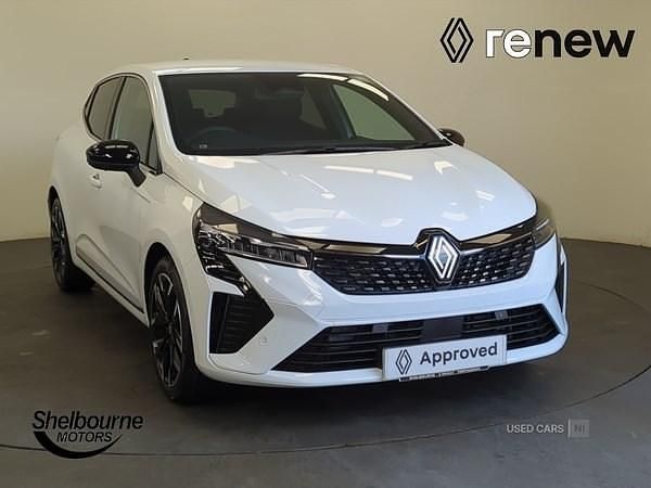 Solid glacier white New 2025 Renault Clio V Techno Hatchback | £19,295 (Good price) - Image 1/4