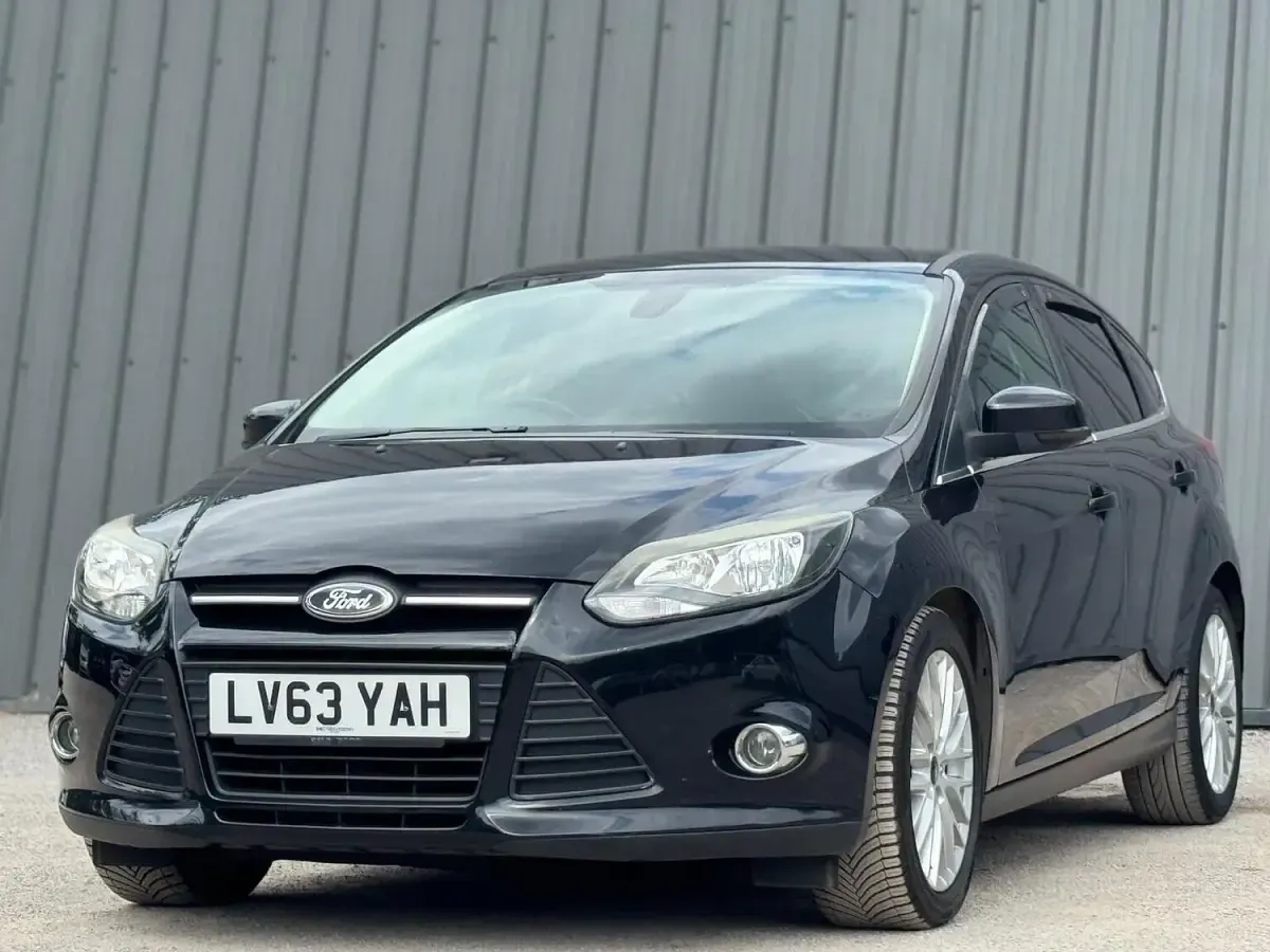 Used Ford Focus Zetec 125 HP (91 kW) 2013 Black Hatchback