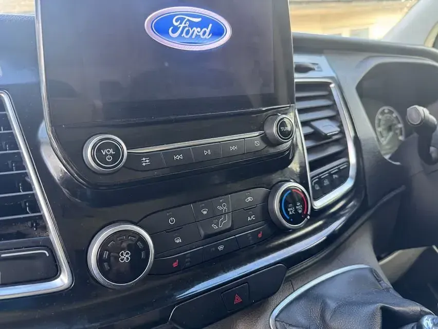 Used Ford Transit Custom Limited 130 HP (95 kW) 2021 White Van