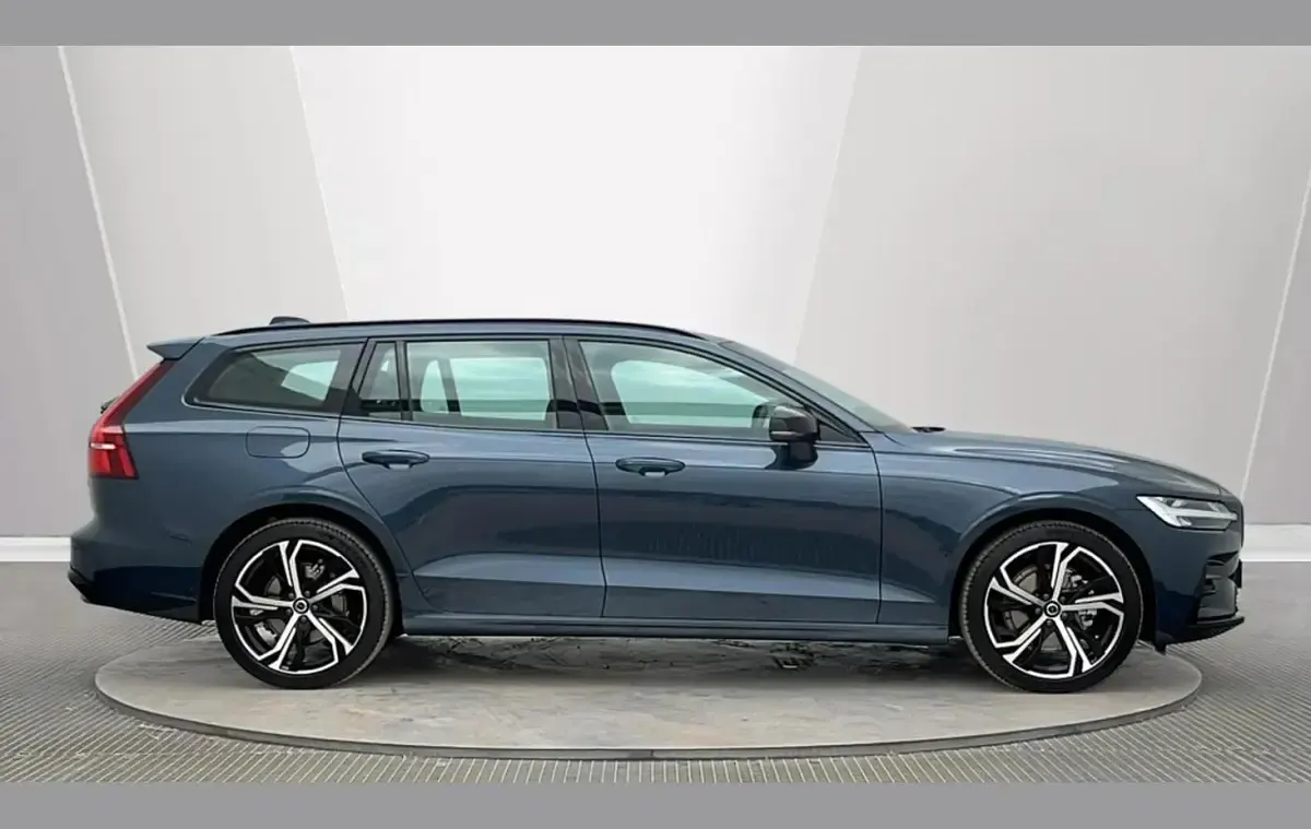 New Volvo V60 Plus 194 HP (142 kW) 2026 Blue Estate