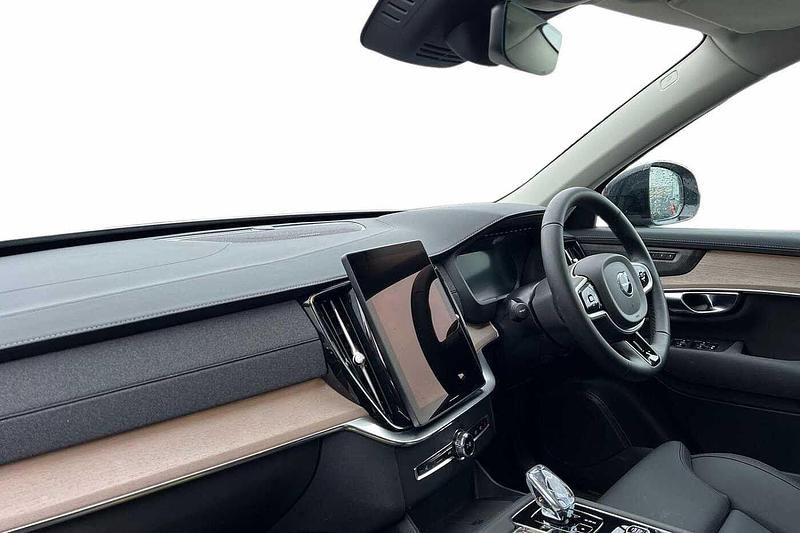 Used Volvo XC90 Plus 250 HP (183 kW) 2025 Silver dawn SUV