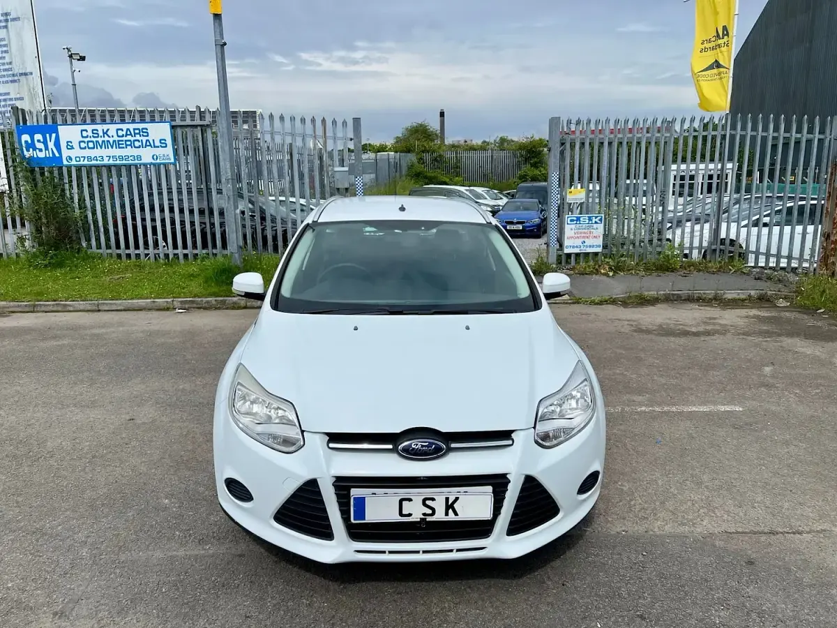 Used Ford Focus 2011 White Estate