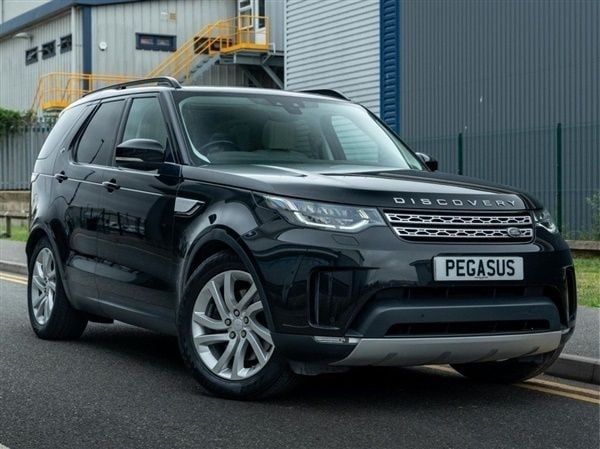 Black Used 2017 Land Rover Discovery 5 HSE SUV | £21,990 (A bit pricey) - Image 1/1