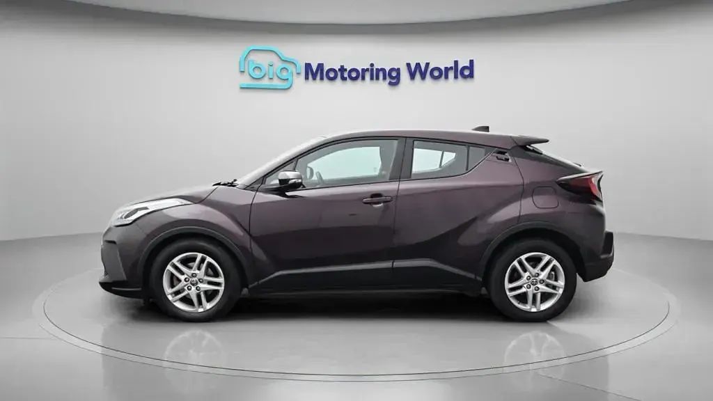 Used Toyota C-HR 122 HP (89 kW) 2023 Purple SUV