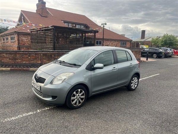 Silver Used 2007 Toyota Yaris Hatchback | £2,990 (Fair price) - Image 1/1