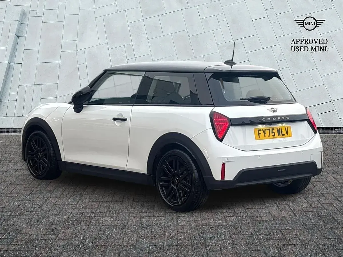 Używany Mini Cooper Hatch 113 kW (154 KM) 2025 Biały Hatchback