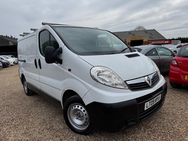 White Used 2009 Vauxhall Vivaro Van | £3,799 (Fair price) - Image 1/4