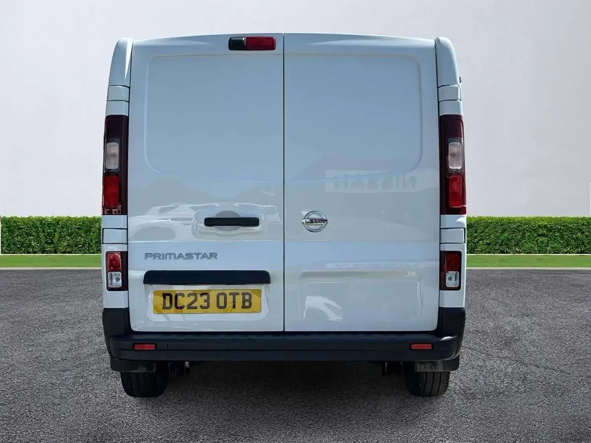 Used Nissan Primastar Tekna 110 HP (80 kW) 2023 White MPV