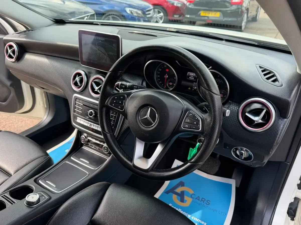 Używany Mercedes A200 Premium 136 KM (100 kW) 2016 Biały Hatchback