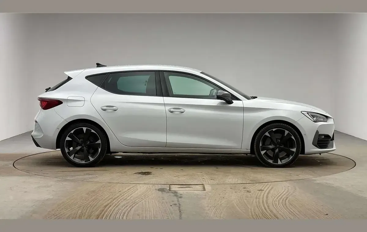 Used Cupra Leon VZ1 241 HP (177 kW) 2023 White Hatchback