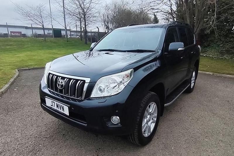 Used Toyota Land Cruiser 190 HP (139 kW) 2013