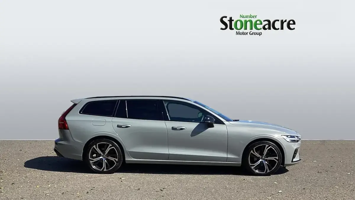 Used Volvo V60 Ultra 197 HP (144 kW) 2025 Grey Estate