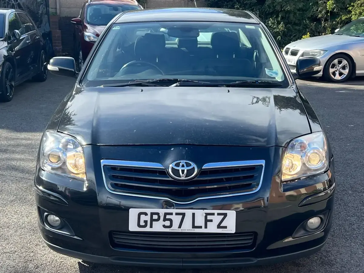 Usado Toyota Avensis 129 HP (94 kW) 2007 Preto Sedan