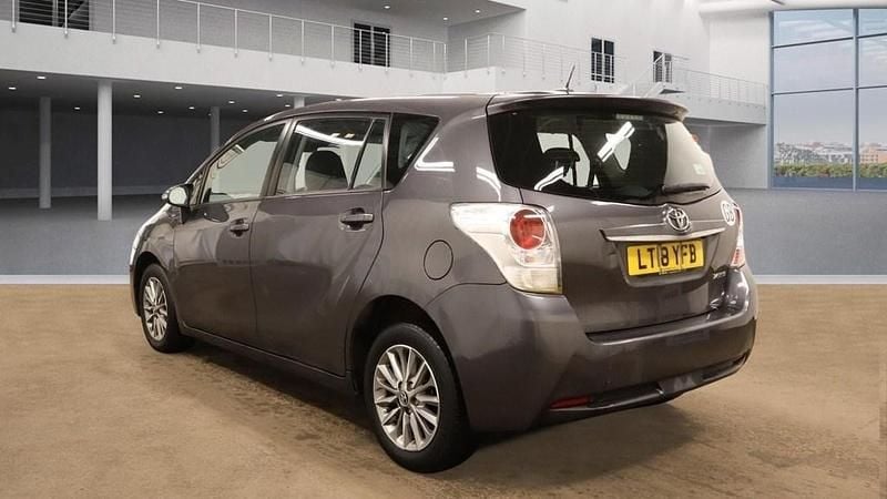 Used Toyota Verso 147 HP (108 kW) 2018 Decuma grey MPV