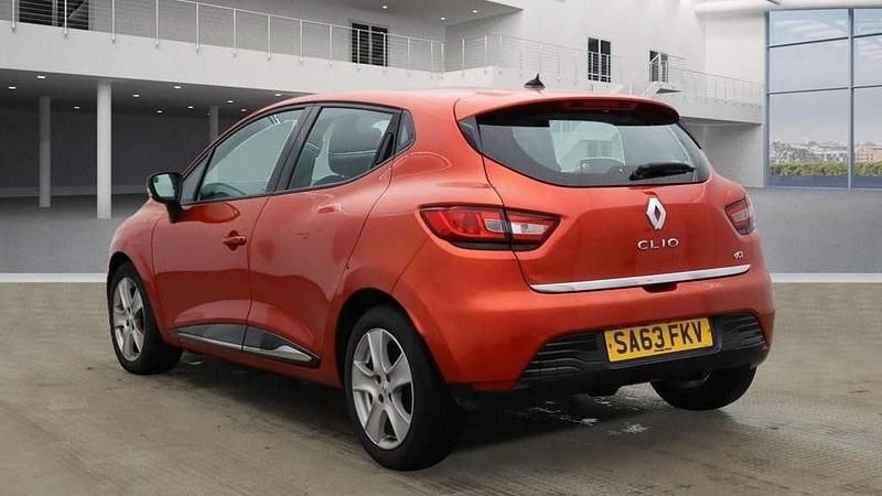 Used Renault Clio IV Dynamique 90 HP (66 kW) 2013 Red Hatchback
