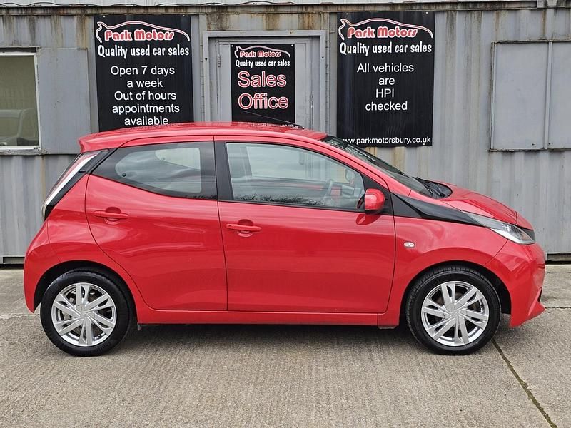 Used Toyota Aygo x-press 2014 Red Hatchback