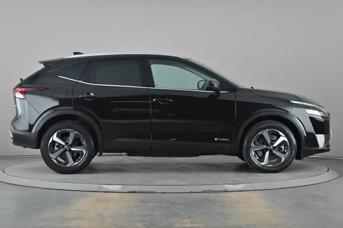 Used Nissan Qashqai N-Connecta 190 HP (139 kW) 2024 Black SUV