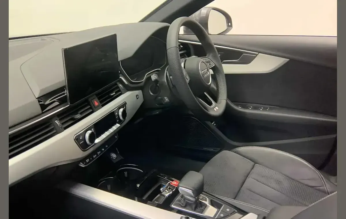 Used Audi A4 S-Line 200 HP (147 kW) 2024 Grey Estate