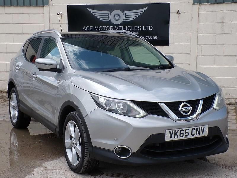 Silver Used 2015 Nissan Qashqai N-TEC SUV | £5,499 (A bit pricey) - Image 1/4