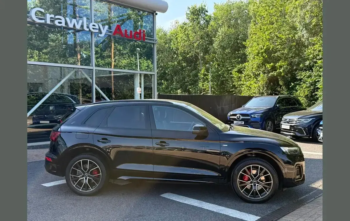 Used Audi Q5 Comfort 261 HP (191 kW) 2022 Black SUV
