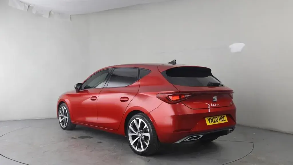 Used Seat Leon FR First Edition 150 HP (110 kW) 2020 Red Hatchback