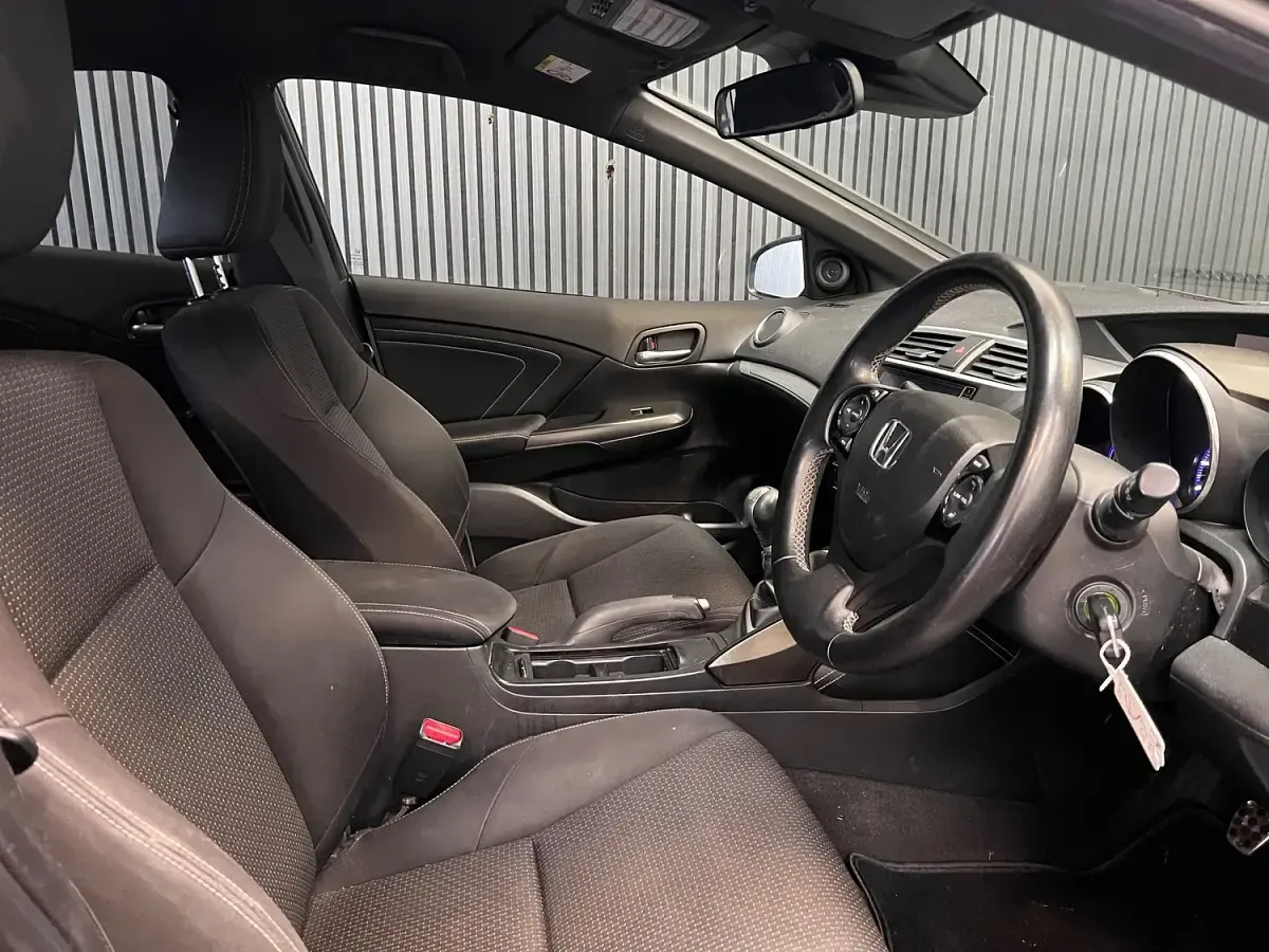 Used Honda Civic Sport 100 HP (73 kW) 2016 Silver Hatchback