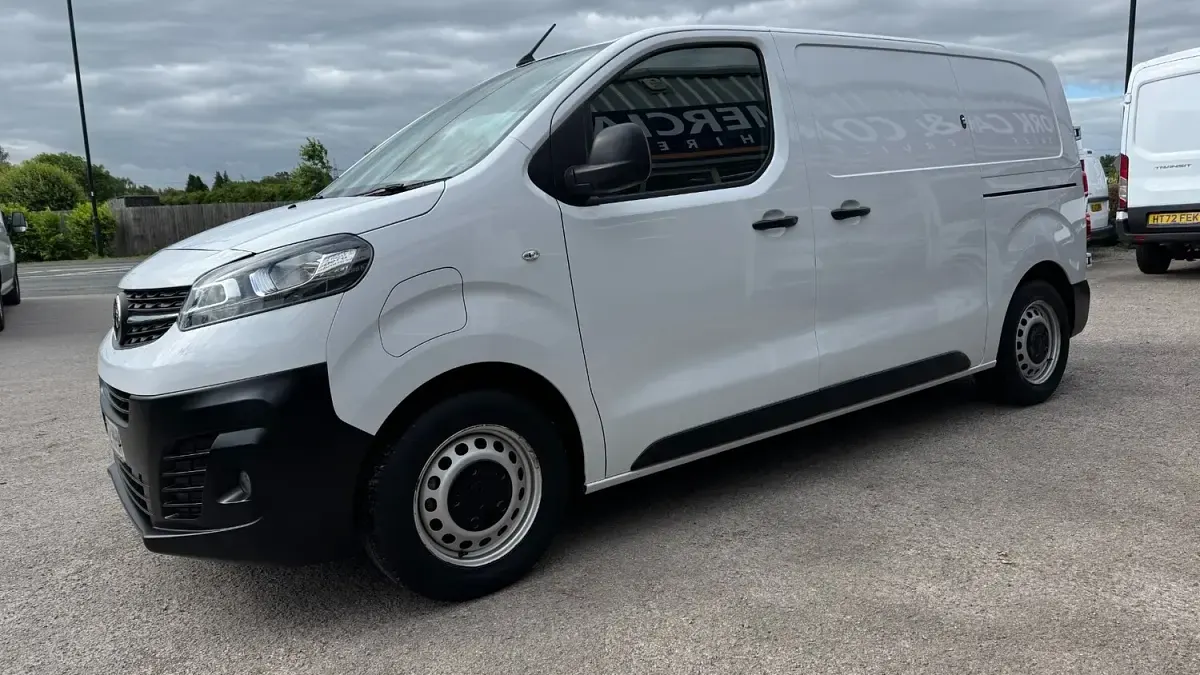 Used Vauxhall Vivaro 75 kW (102 HP) 2022 White MPV