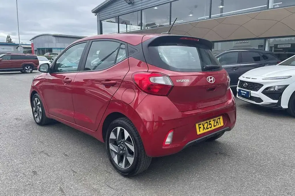 Used Hyundai i10 Advanced 63 HP (46 kW) 2025 Dragon red Hatchback