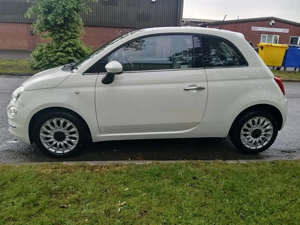 Used Fiat 500 Lounge 105 HP (77 kW) 2016 White Hatchback