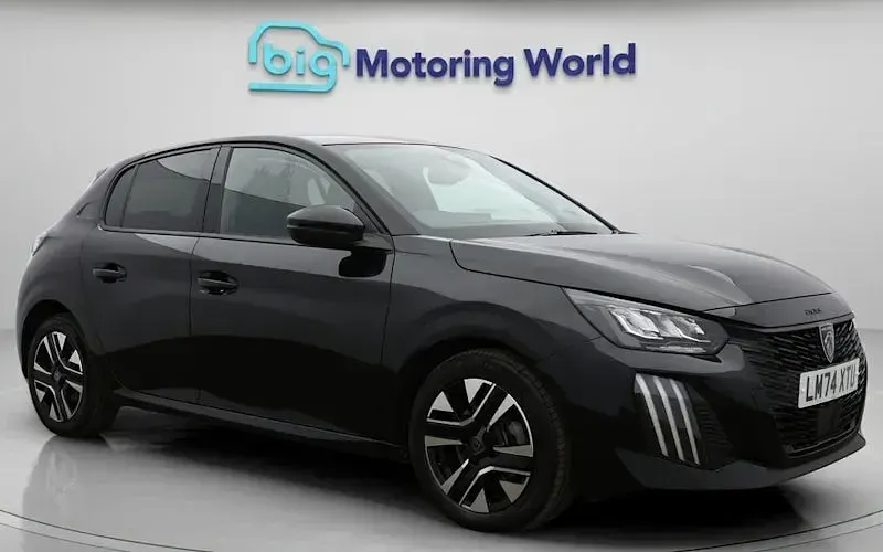 Used Peugeot 208 Allure 101 HP (74 kW) 2024 Hatchback