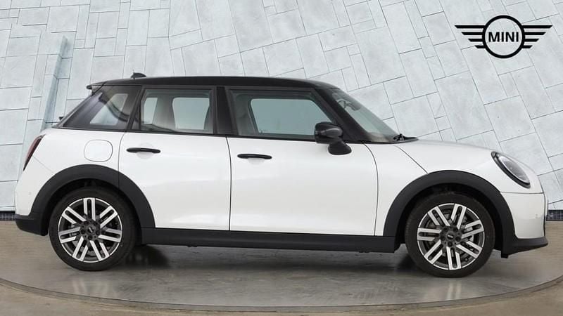 Used Mini Cooper Hatch 113 kW (154 HP) 2025 White Hatchback