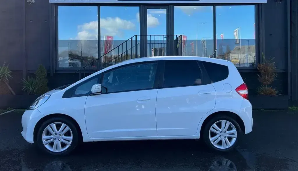 Used Honda Jazz ES 99 HP (72 kW) 2015 White Hatchback