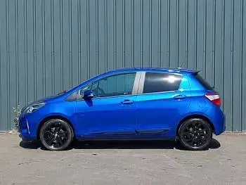 Used Toyota Yaris Design 111 HP (81 kW) 2018 Blue Hatchback